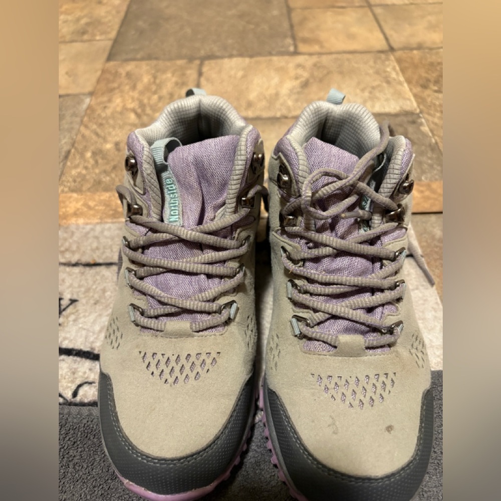 Girls Northside waterproof/ hunting /hiking boots size 3 big girls 40$ firm
